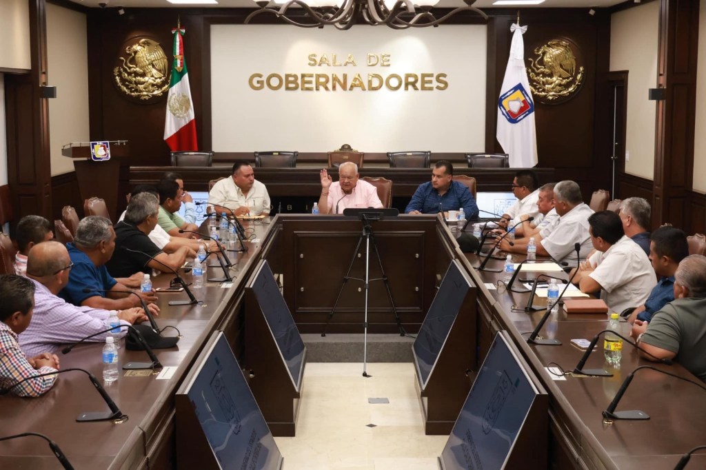 ACUERDAN GOBIERNO DE BCS Y TRANSPORTISTAS DE LOS CABOS, ACCIONES PARA MEJORAR MOVILIDAD Y SERVICIO