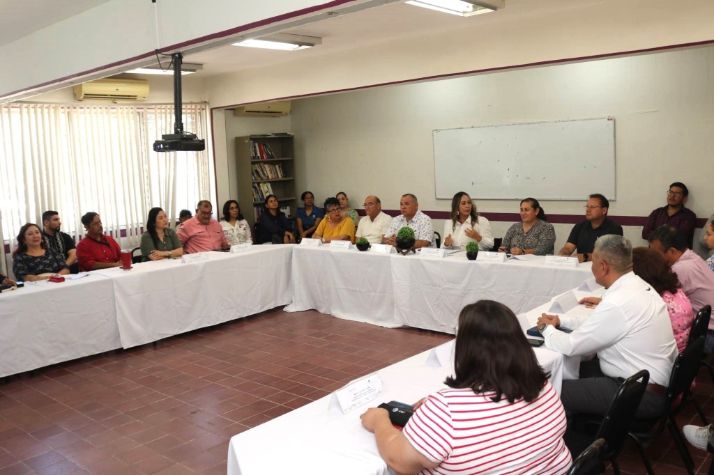 PRESENTAN DOCENTES DE BCS PROPUESTAS PARA CURSOS DE FORMACIÓN CONTINUA
