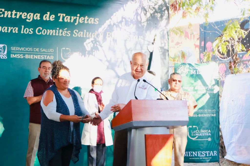 ENTREGA GOBIERNO DE BCS TARJETAS A BENEFICIARIOS DEL PROGRAMA&nbsp;“LA CLÍNICA ES&nbsp;NUESTRA”&nbsp;