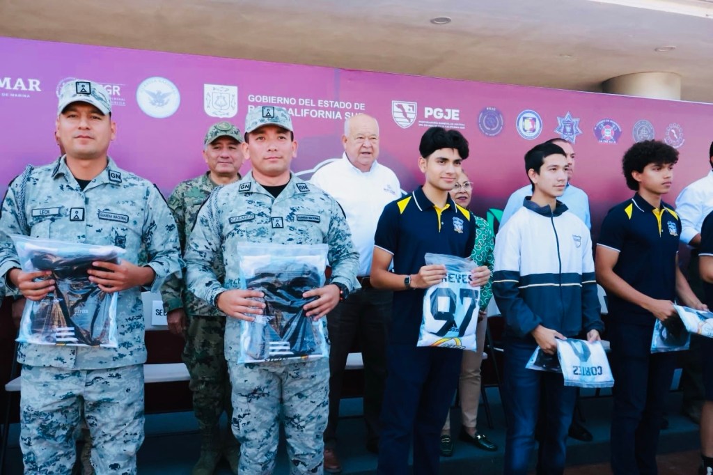 ENTREGA GOBERNADOR VMCC, UNIFORMES A PARTICIPANTES DE LA SEGUNDA COPA PAZÍFICA DE&nbsp;FÚTBOL