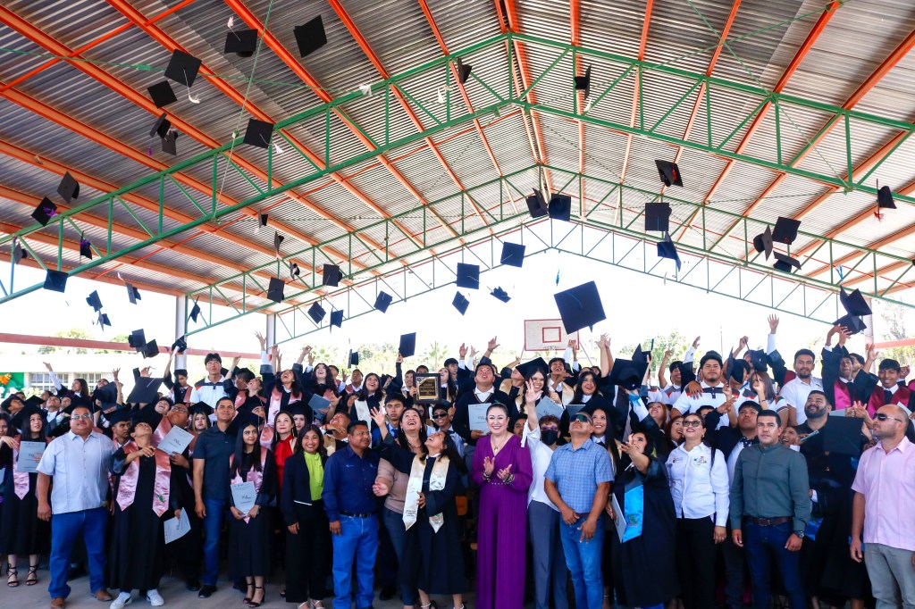 INICIA CECYTE BCS CLAUSURAS DE LA GENERACIÓN 2021-2024