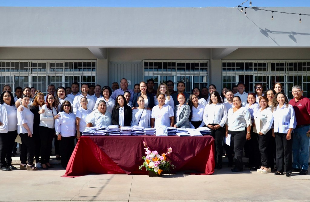 ENTREGAN UNIFORMES A PERSONAL DE&nbsp;ICATEBCS
