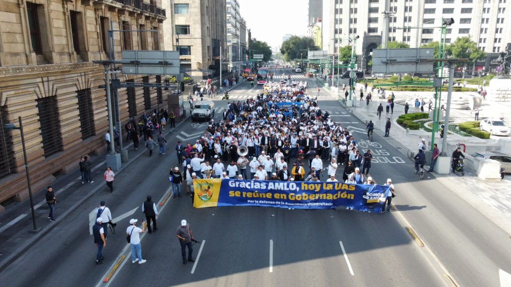 La UAS y la banda sinaloense se apoderan de las calles en la Ciudad de México; exigen un alto a la persecusión política de Rubén Rocha Moya