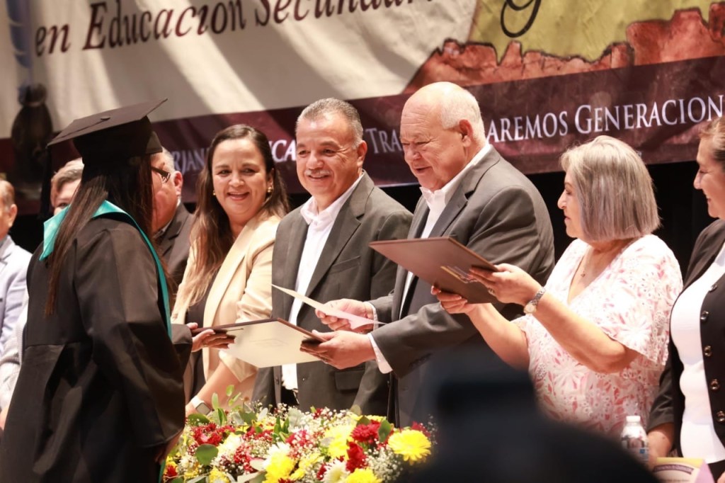 RECONOCE GOBERNADOR VMCC A EGRESADOS DE LA ESCUELA NORMAL. “LA CUARTA TRANSFORMACIÓN APUESTA POR LA&nbsp;EDUCACIÓN”