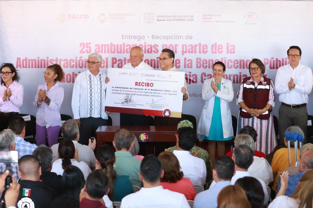 ENTREGA GOBIERNO Y BENEFICENCIA PÚBLICA, AMBULANCIAS Y APOYOS DE MOVILIDAD, VISUAL Y AUDITIVA