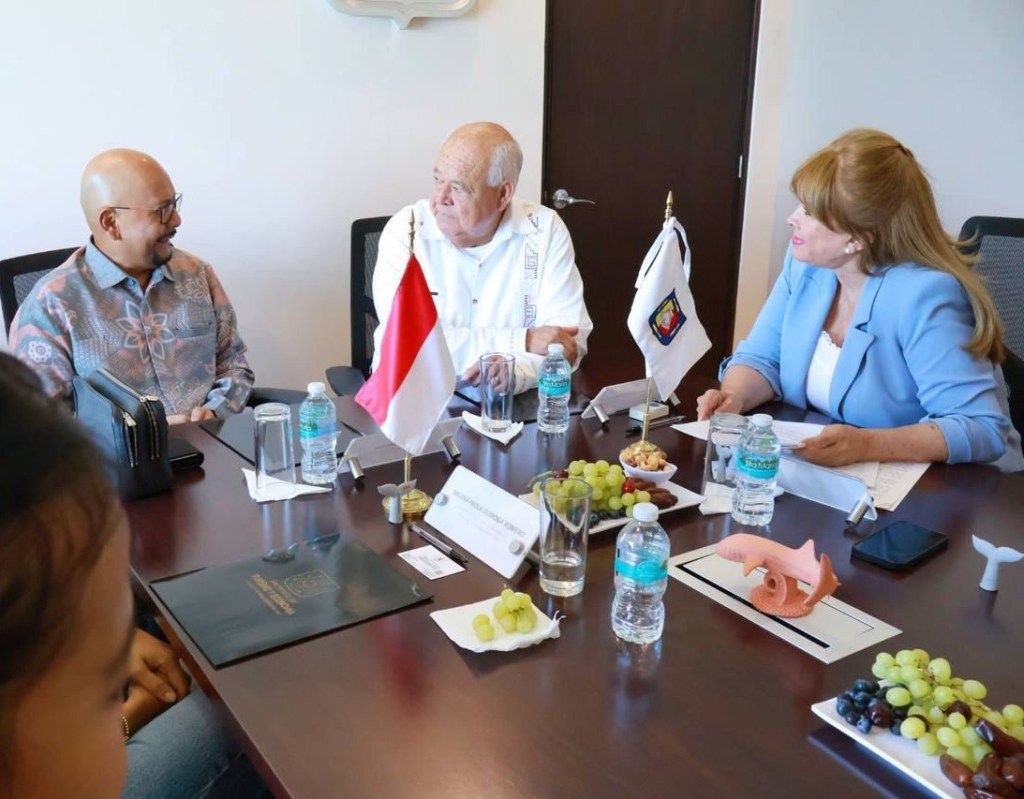 SOSTIENE GOBERNADOR DE #BCS VMCC ENCUENTRO CON EMBAJADOR DE INDONESIA EN MÉXICO
