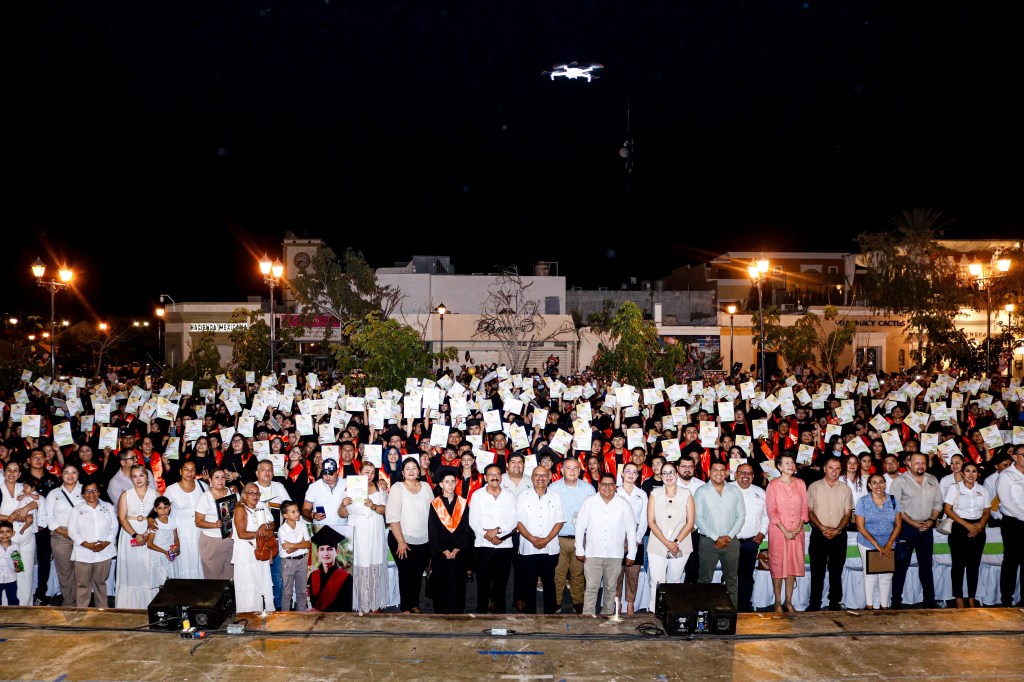 EGRESAN 2 MIL 381 ESTUDIANTES DE&nbsp;CECYTEBCS