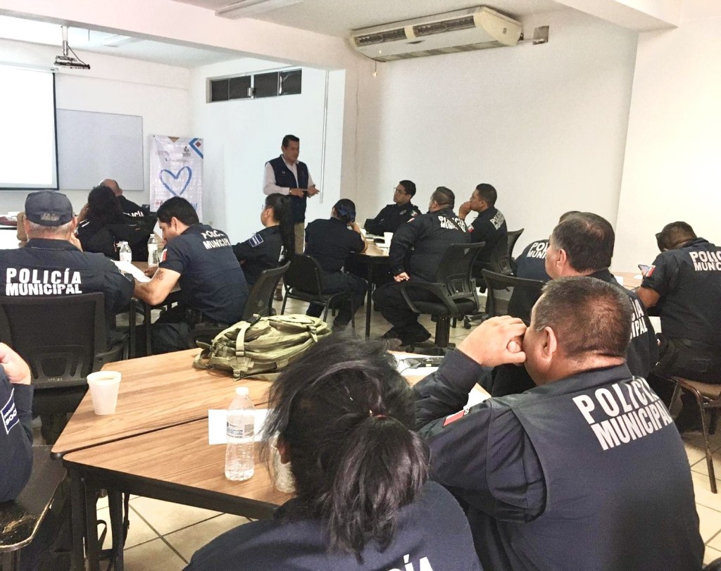 CAPACITAN A 41 POLICÍAS DE LA PAZ EN MATERIA DE TRATA DE PERSONAS