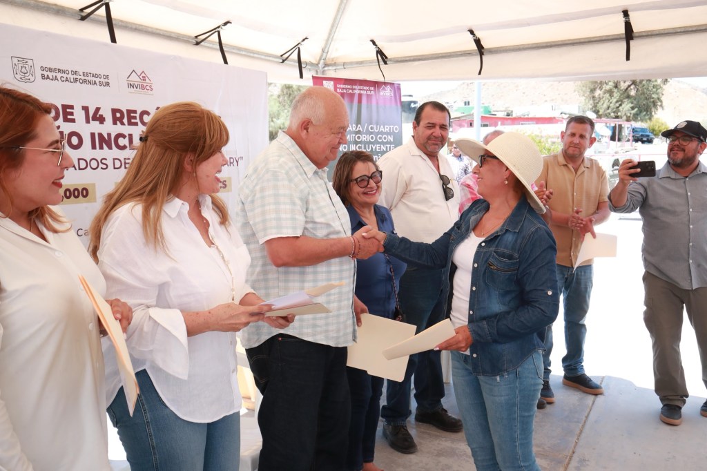 CON INVERSIÓN DE 10.4 MDP, ENTREGA GOBERNADOR VMCC 24 VIVIENDAS EN ISLA MAGDALENA Y PUERTO ALCATRAZ