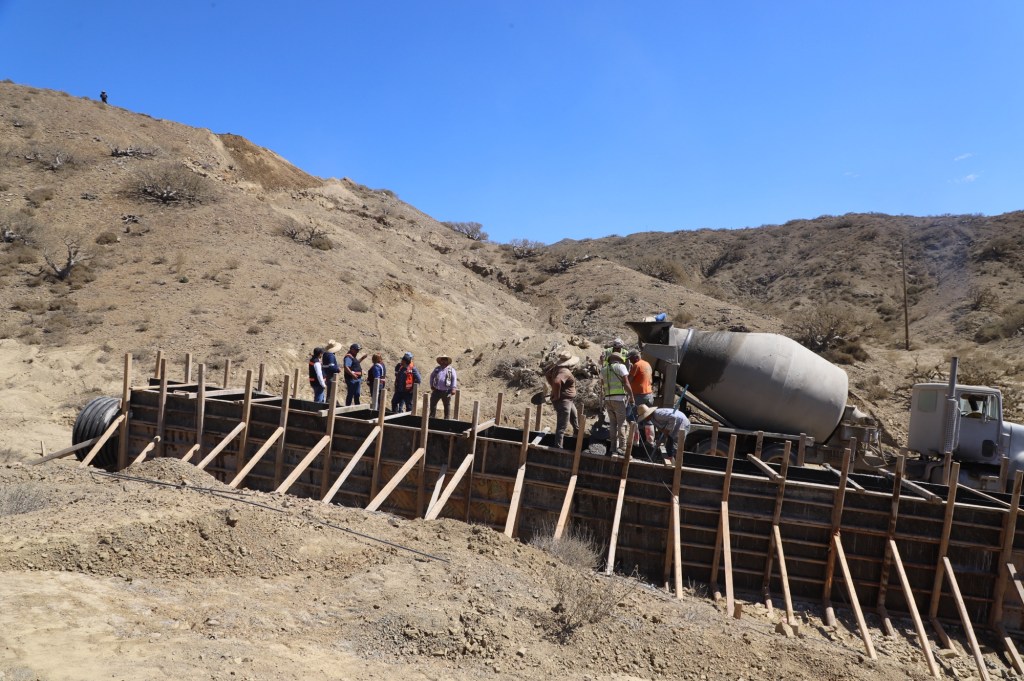 PARA OCTUBRE DEBE QUEDAR CULMINADA&nbsp;LA CARRETERA BAHÍA TORTUGAS-PUNTA EUGENIA: GOBERNADOR VÍCTOR MANUEL CASTRO&nbsp;COSÍO