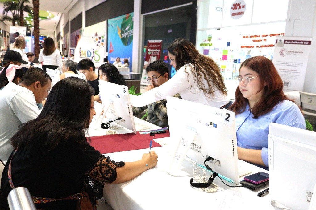 MÁS DE 200 PERSONAS ASISTIERON A LA FERIA DE EMPLEO DE LA JUVENTUD EN LOS CABOS