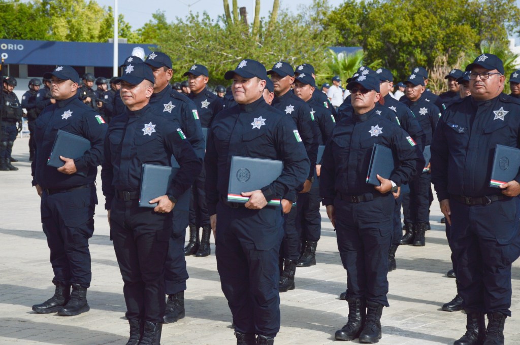 ENTREGA SSPE INSIGNIAS DE ASCENSOS A POLICÍAS ESTATALES Y PENITENCIARIOS DE&nbsp;BCS