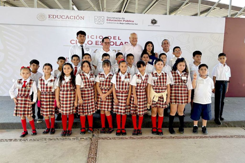 ENCABEZA GOBERNADOR VMCC INICIO DEL CICLO ESCOLAR 2024-2025 EN&nbsp;BCS