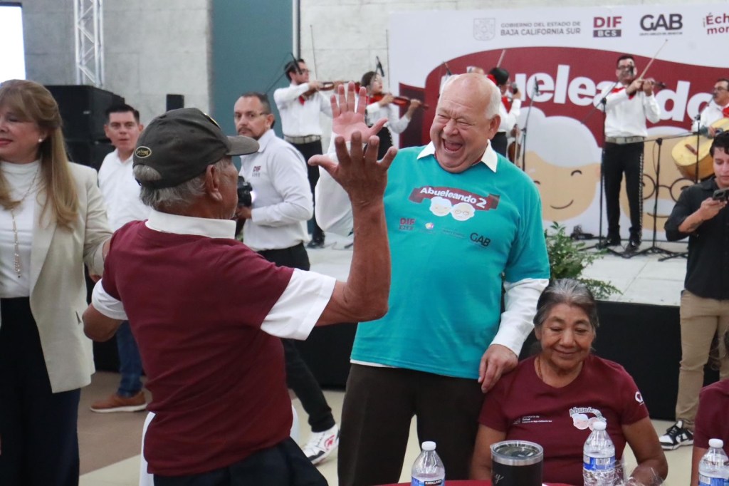 RECONOCE GOBERNADOR DE BCS A LAS Y LOS ABUELITOS EN SU&nbsp;DÍA