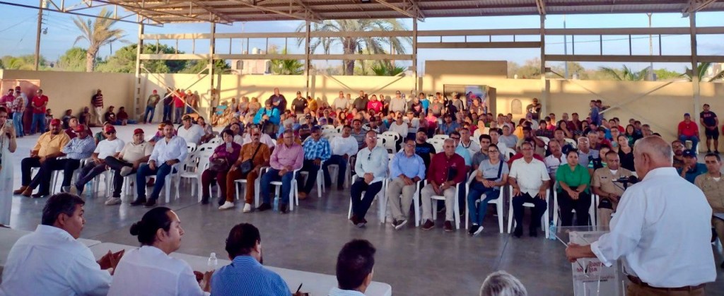 GOBERNADOR VMCC SE REÚNE CON PESCADORES RIBEREÑOS DE LAS BARRANCAS