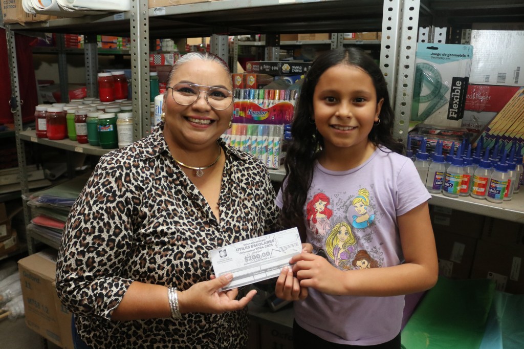 MÁS DE 132 MIL ALUMNOS RECIBIERON VALES PARA ÚTILES Y UNIFORMES ESCOLARES