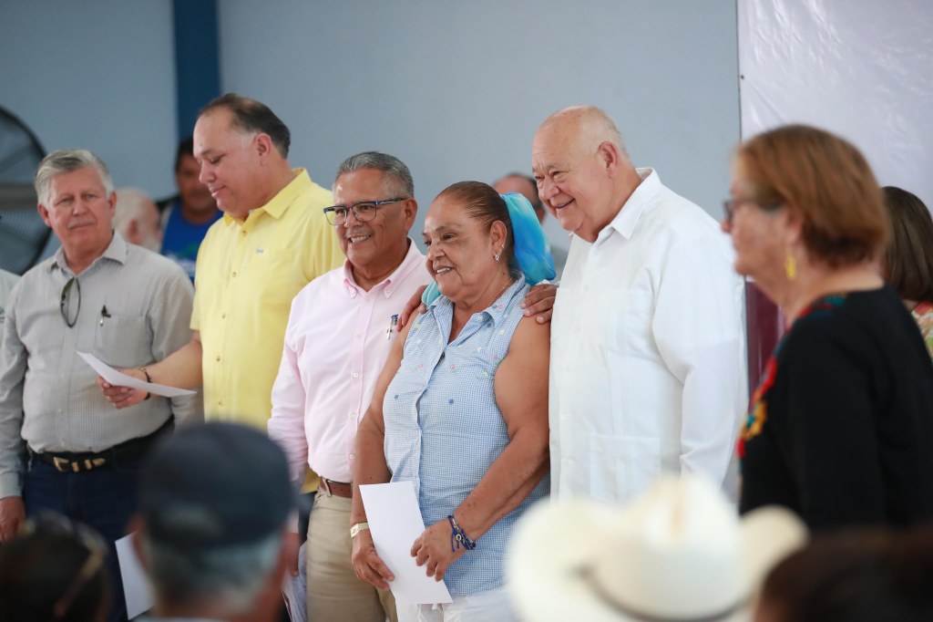 CON LA ENTREGA DE APOYOS PRODUCTIVOS FORTALECEMOS LA ACTIVIDAD PRIMARIA DE COMONDÚ: VMCC