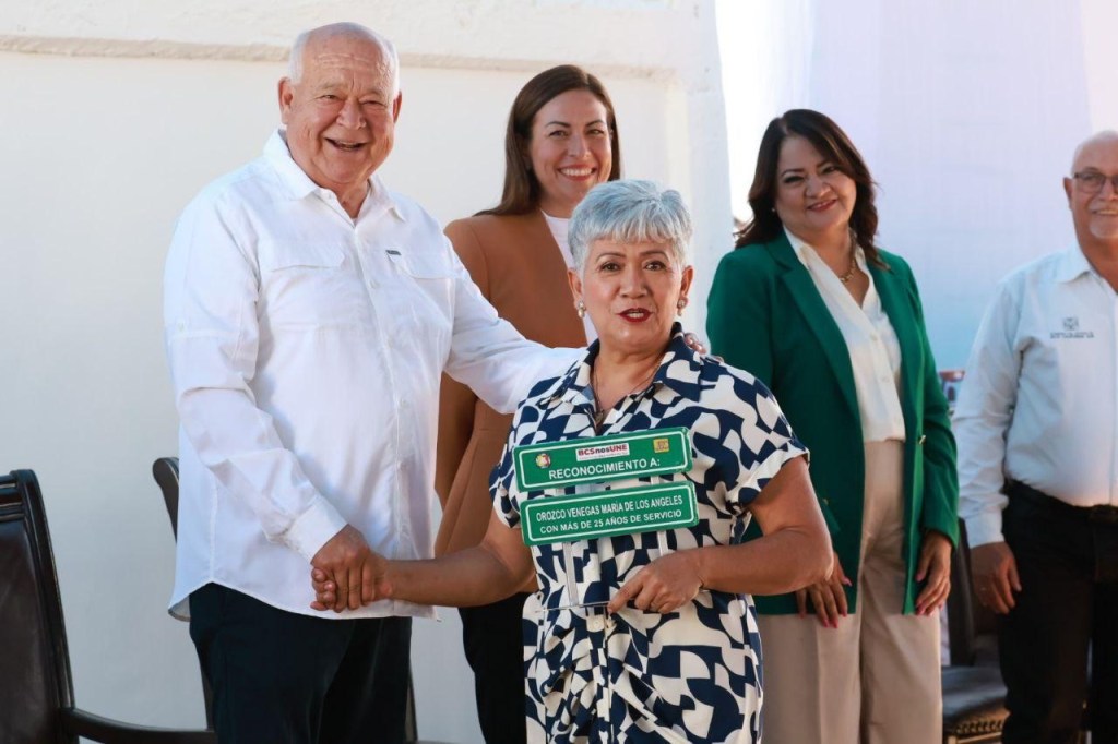 RECONOCE GOBERNADOR LABOR DE QUIENES HAN MEJORADO LAS VÍAS DE COMUNICACIÓN EN BCS