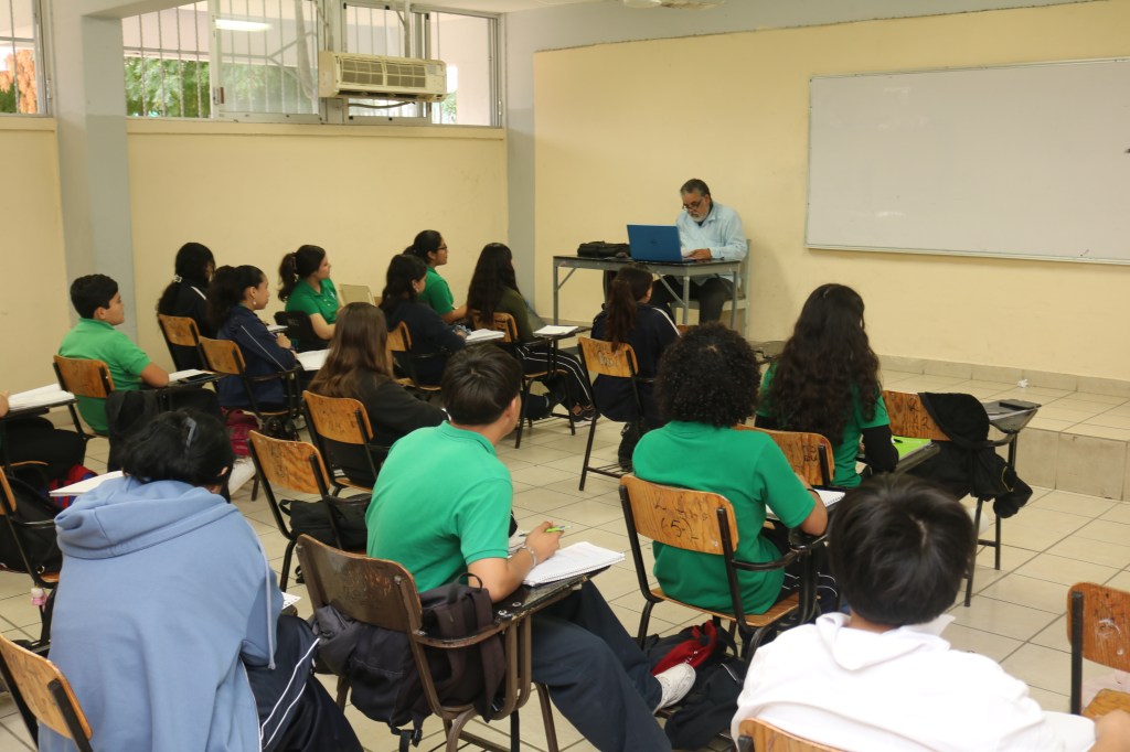 BENEFICIARÁ BECA “RITA CETINA GUTIÉRREZ” A MÁS DE 40 MIL ESTUDIANTES DE SECUNDARIA DE BCS