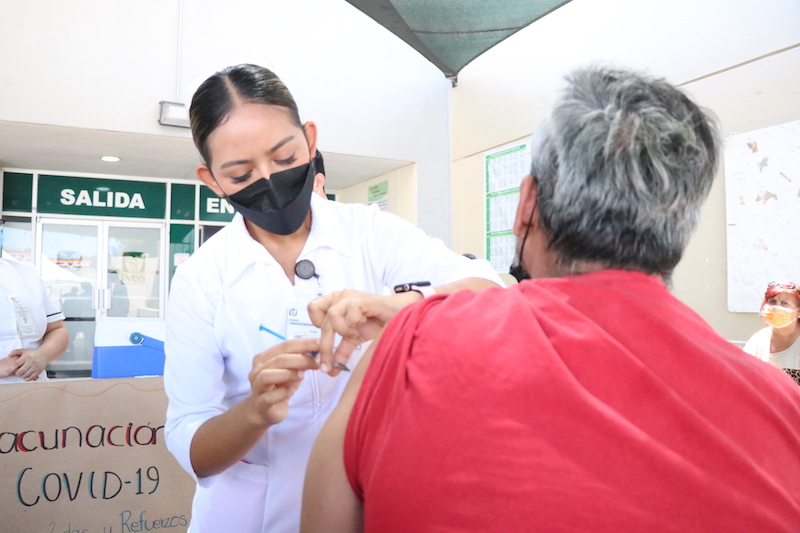 UNIDADES ESTATALES DE SALUD APLICAN VACUNA CONTRA COVID-19 A GRUPOS CON FACTORES DE RIESGO