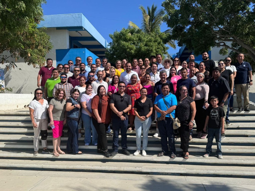 El Secretario de Educación estuvo en el CTEMAR, para acompañar a las y los maestros a su Consejo Técnico Escolar