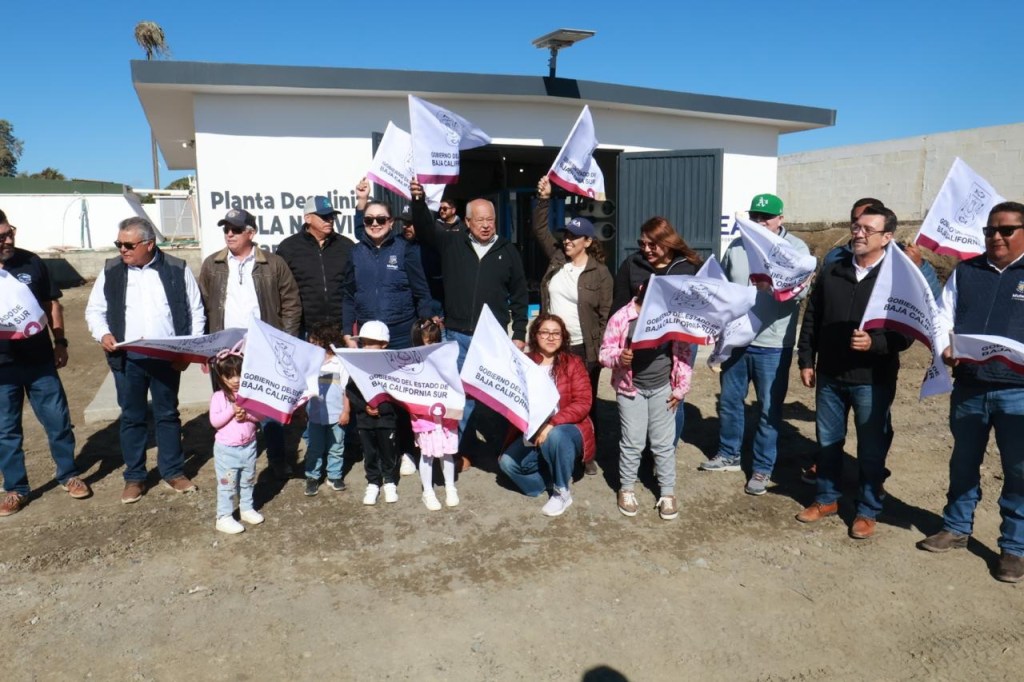 ENTREGA GOBERNADOR DE BCS NUEVA PLANTA DESALINIZADORA EN ISLA NATIVIDAD