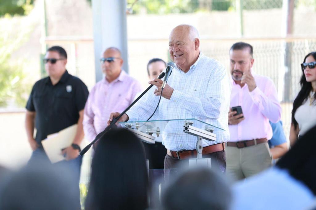 ENTREGA GOBIERNO DE BCS PERMISOS Y CONCESIONES A TRANSPORTISTAS DE LOS CABOS Y DOTAN DE APOYO A MUJERES Y&nbsp;PRODUCTORES