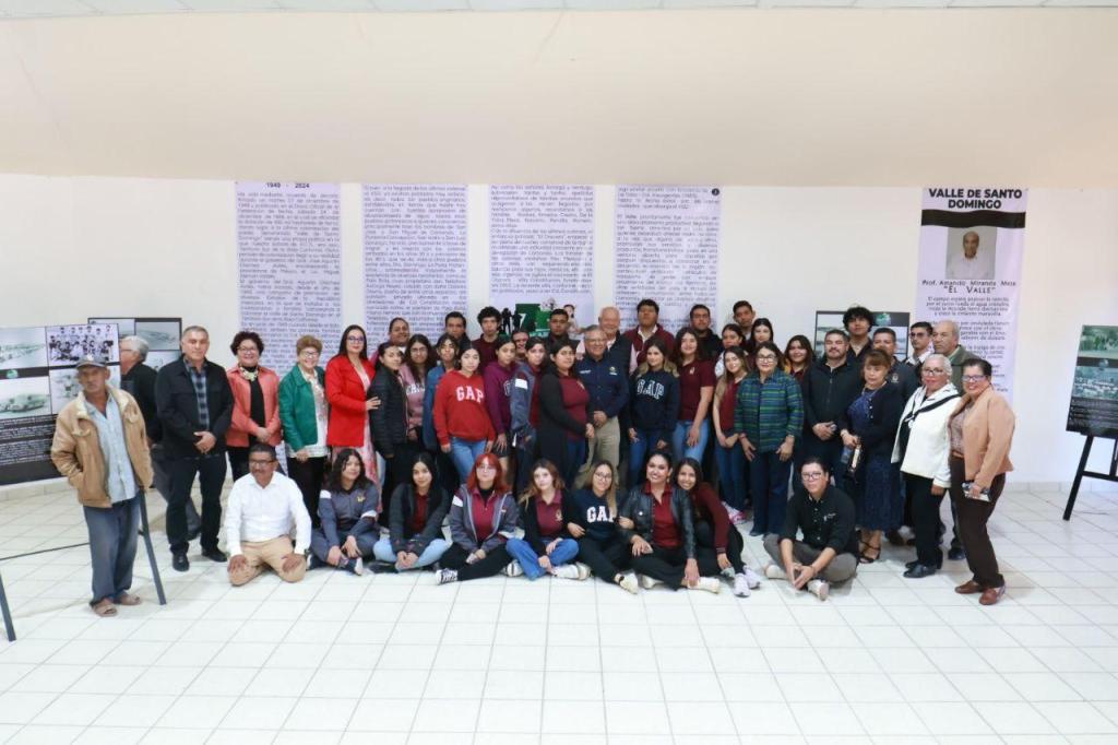 INAUGURA VÍCTOR CASTRO EXPOSICIÓN FOTOGRÁFICA DEL VALLE DE SANTO DOMINGO Y SUS 75 AÑOS DE HISTORIA