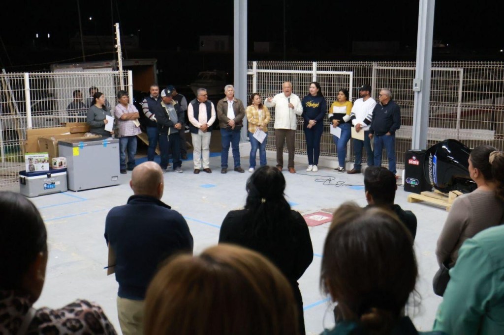 ENTREGA VÍCTOR CASTRO APOYOS PRODUCTIVOS PESQUEROS EN SANTA ROSALÍA