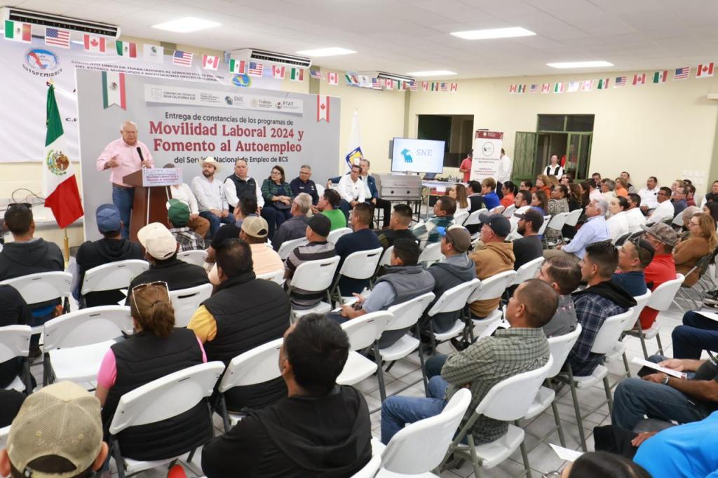 ENTREGA VCC CONSTANCIAS A TRABAJADORES AGRÍCOLAS TEMPORALES, Y APOYOS PARA EL AUTOEMPLEO EN COMONDÚ