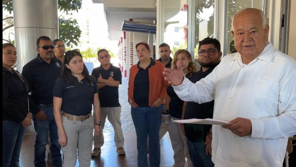 ATIENDE GOBERNADOR A ELEMENTOS DE LA PGJE Y MIEMBROS DE ANTORCHA CAMPESINA