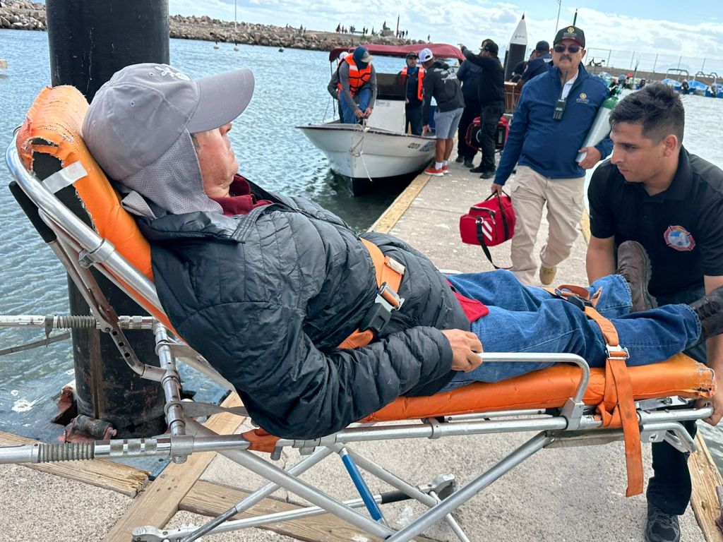 RESCATAN A SALVO A CUATRO PERSONAS DE EMBARCACIÓN A LA DERIVA EN LORETO