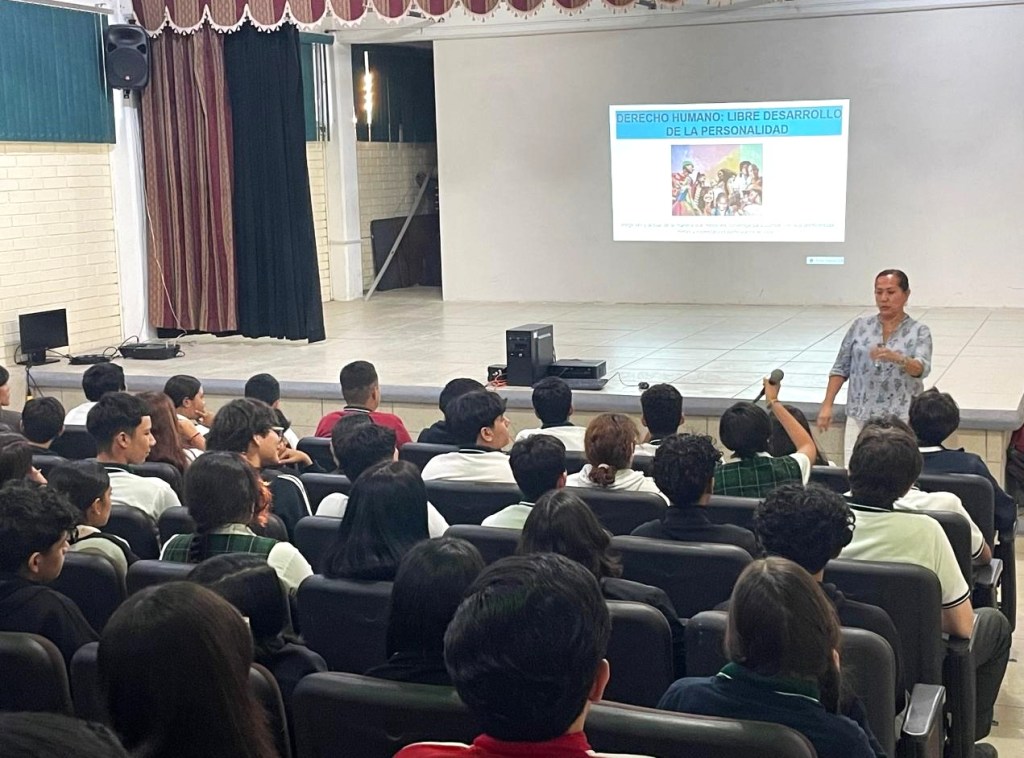 CAPACITAN A MÁS DE MIL ESTUDIANTES DE NIVEL MEDIO SUPERIOR EN MATERIA DE DERECHOS HUMANOS