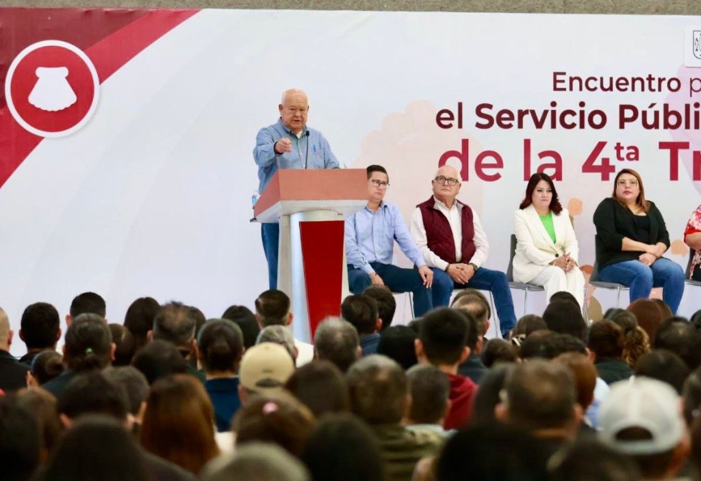 SOSTIENE GOBERNADOR VÍCTOR CASTRO ENCUENTRO CON SERVIDORES PÚBLICOS DEL ESTADO