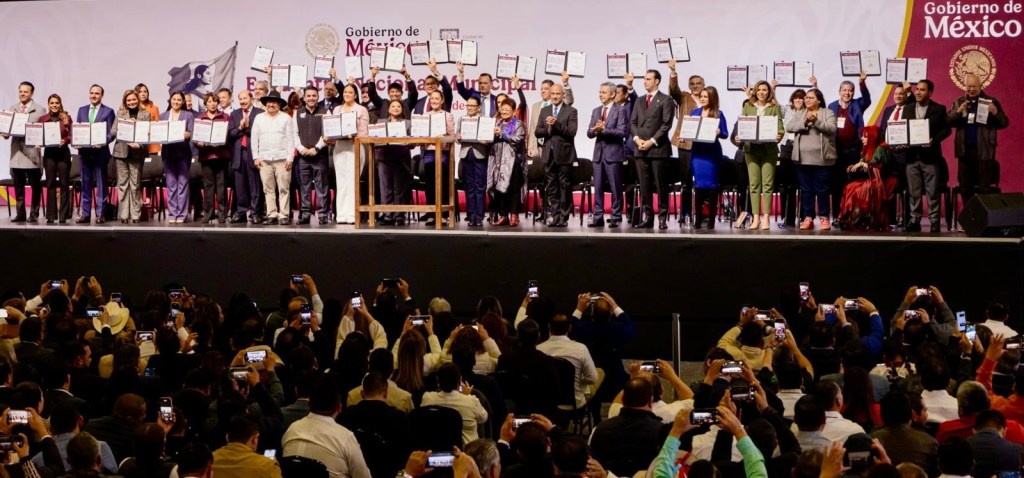 ASISTE GOBERNADOR VÍCTOR CASTRO AL ENCUENTRO NACIONAL MUNICIPAL 2025