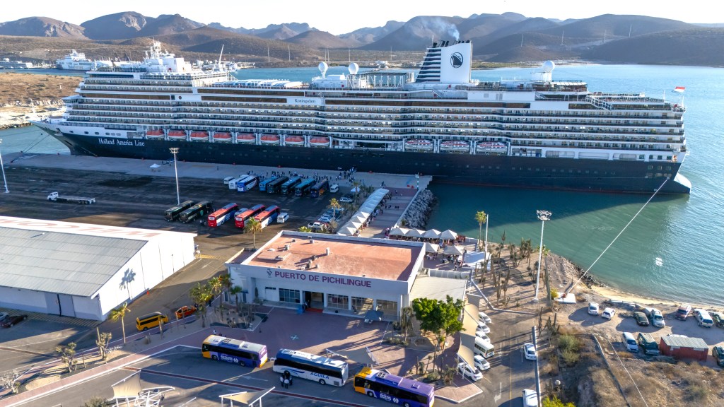 LLEGAN LOS #CRUCEROS #KONINGSDAM Y #GRANDPRINCESS A #LAPAZ Y #LORETO EN #BCS