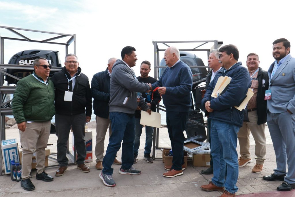 ENTREGA GOBIERNO DE BCS EQUIPO A SECTOR PESQUERO EN EL MUNICIPIO DE LORETO