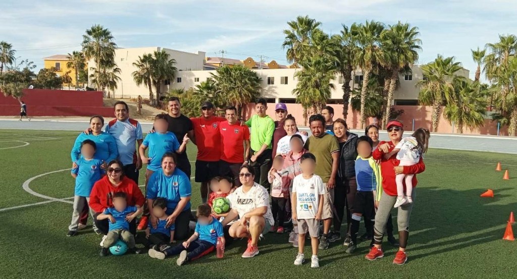 Conviven niños y jóvenes con el equipo de fútbol Los Cabos United