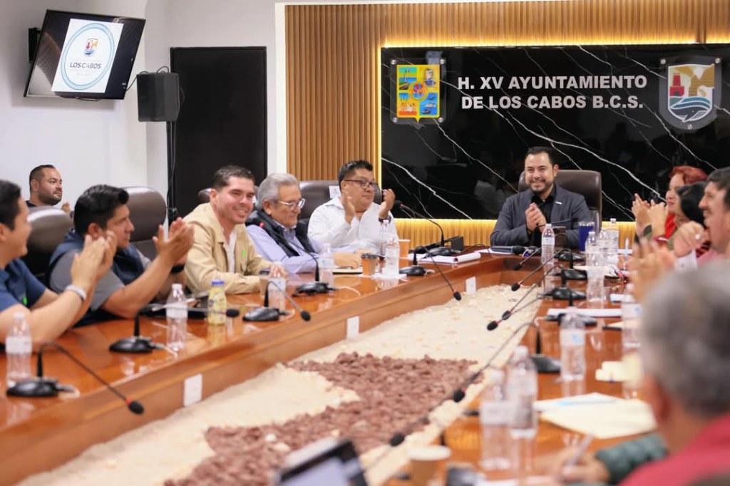 Presenta alcalde de Los Cabos Christian Agúndez el diseño ganador de las Fiestas Tradicionales San José del Cabo 2025