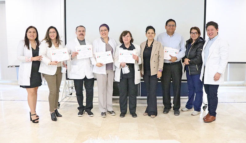 Reconoce el Gobierno del Estado a médicos que desempeñan labores docentes en el Hospital Salvatierra