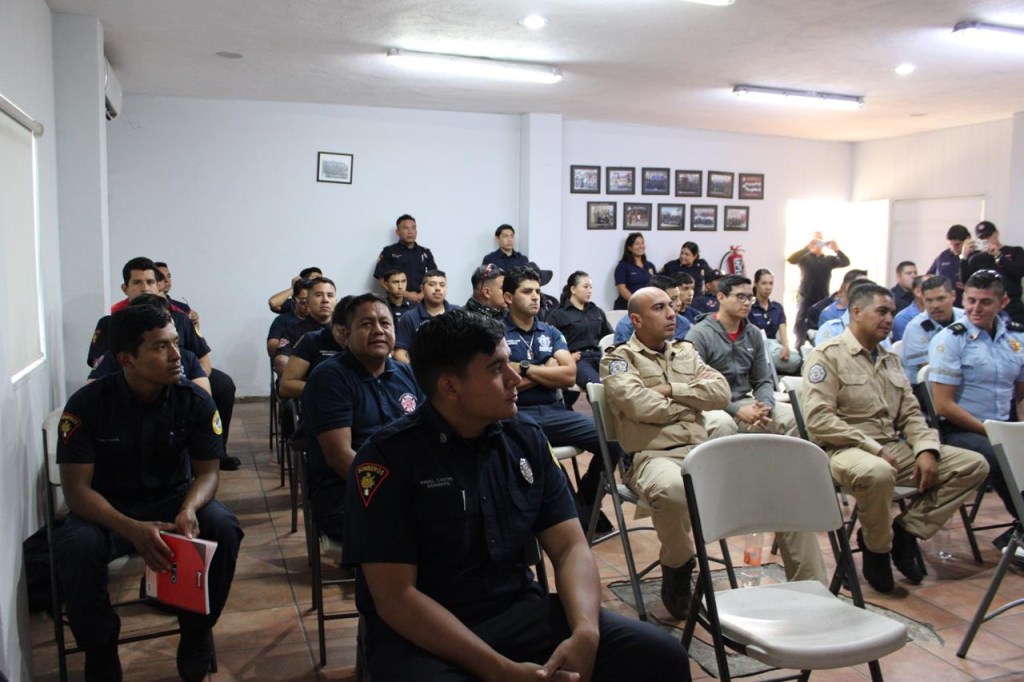 Bomberos CSL inicia capacitación sobre incendios en edificios altos
