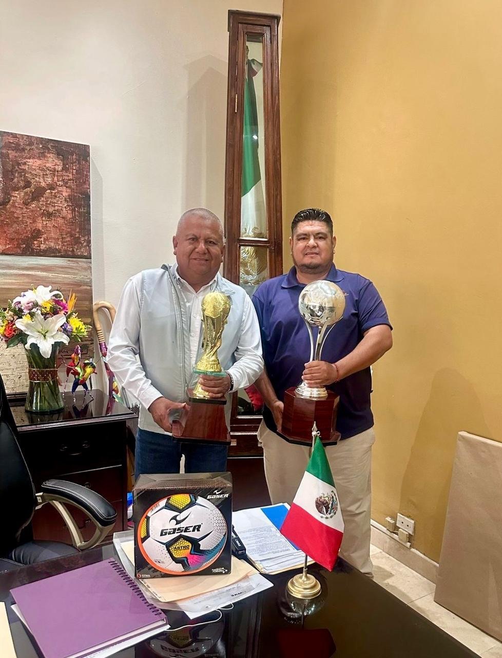 Entregan donativo de material deportivo a la Telesecundaria No. 66 en Cabo San Lucas