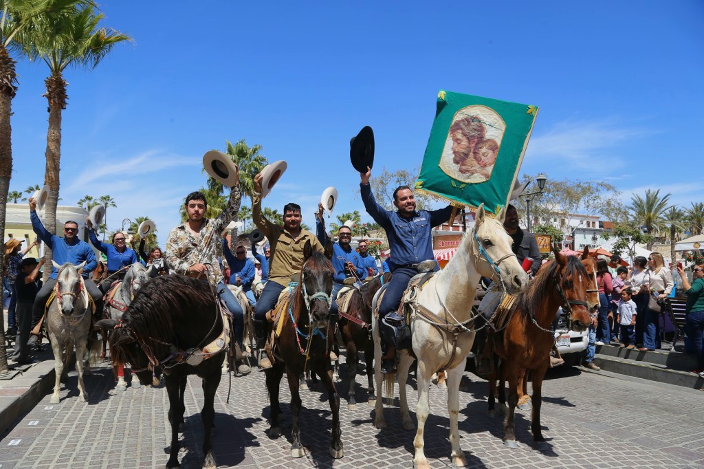Encabeza alcalde Christian Agúndez cabalgata de las Fiestas Tradicionales San José del Cabo&nbsp;2025&nbsp;