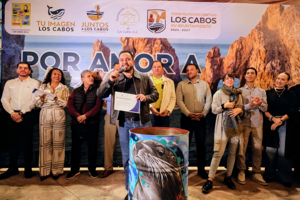 Pone en marcha alcalde Christian Agúndez primera etapa de iluminación del Centro de Cabo San Lucas