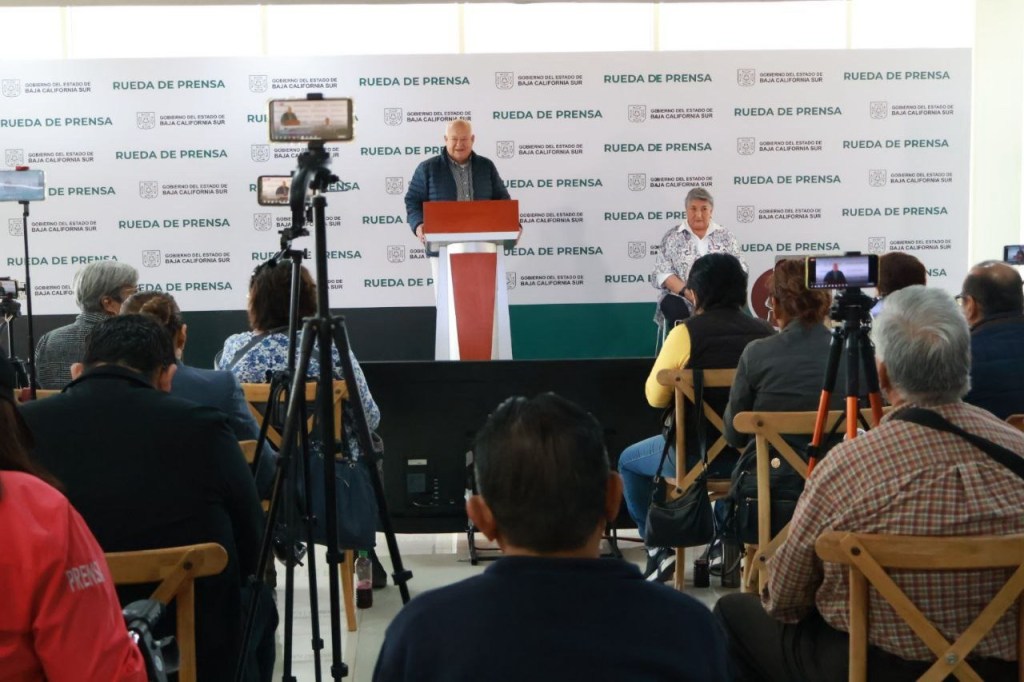 Se reúne el gobernador de BCS Víctor Castro con representantes de medios locales