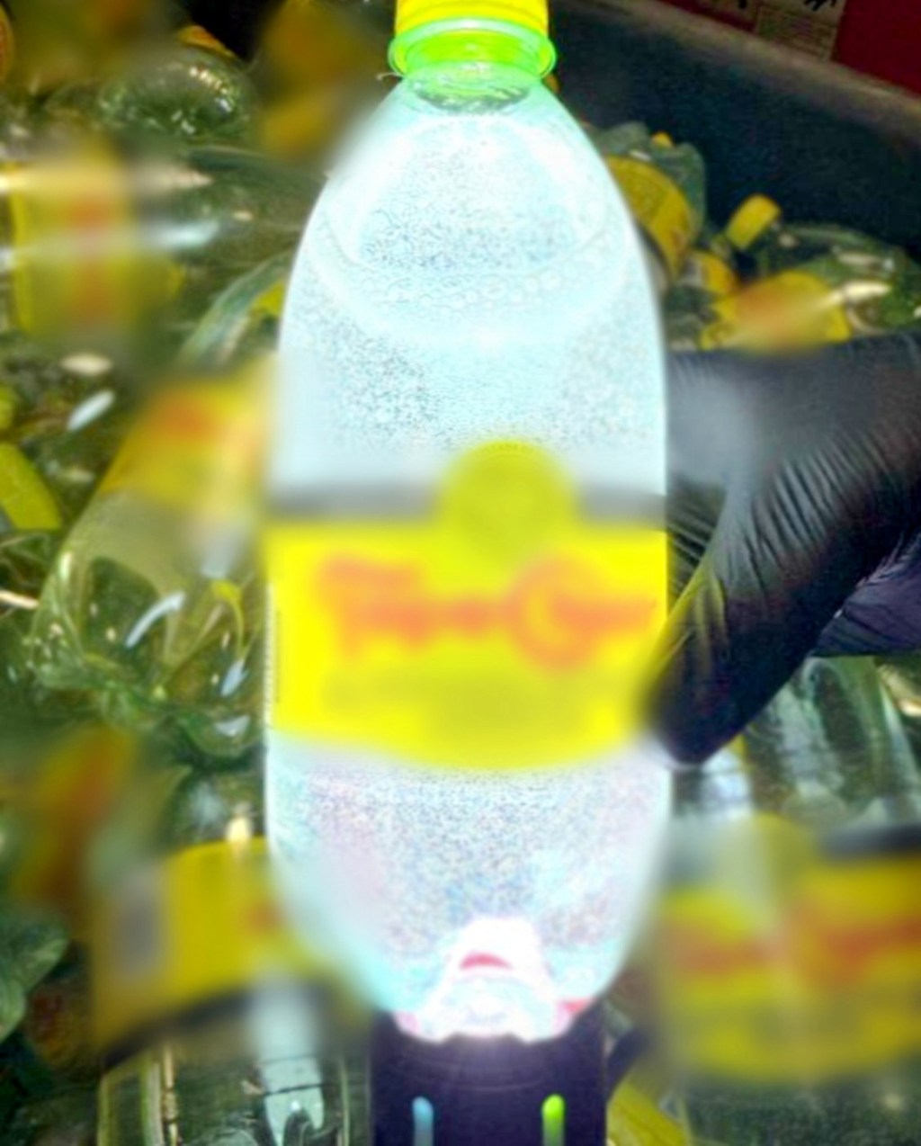 RESULTADO DE LA COOPERACIÓN ENTRE MÉXICO Y EEUU, EN EL PUENTE INTERNACIONAL ROMA, TEXAS, SE ASEGURÓ MÁS DE UNA TONELADA DE METANFETAMINA OCULTA EN BOTELLAS DE AGUA