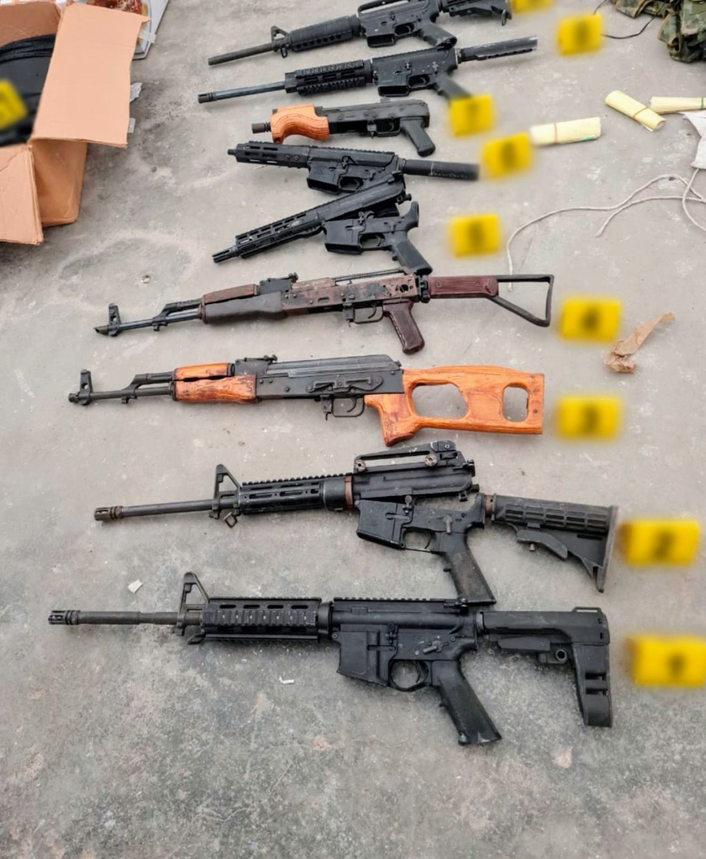 TRAS EJECUTAR UN CATEO EN JALISCO, SE ASEGURÓ UN ARSENAL E INDUMENTARIA TÁCTICA