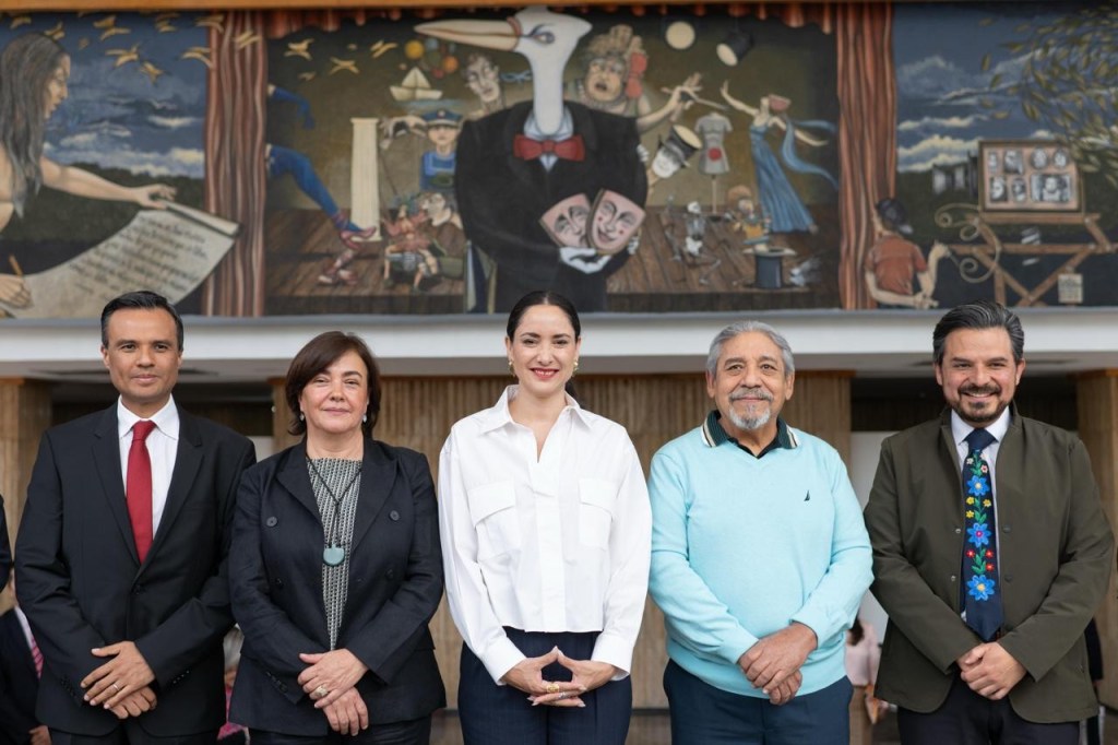 FIRMAN CLAUDIA CURIEL Y ZOÉ ROBLEDO CONVENIO PARA LA CONVOCATORIA NACIONAL