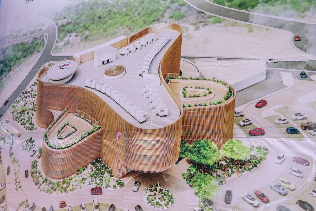 Acude Saúl González al banderazo inicial para la construcción&nbsp;del&nbsp;Hospital Christus Muguerza Los&nbsp;Cabos&nbsp;