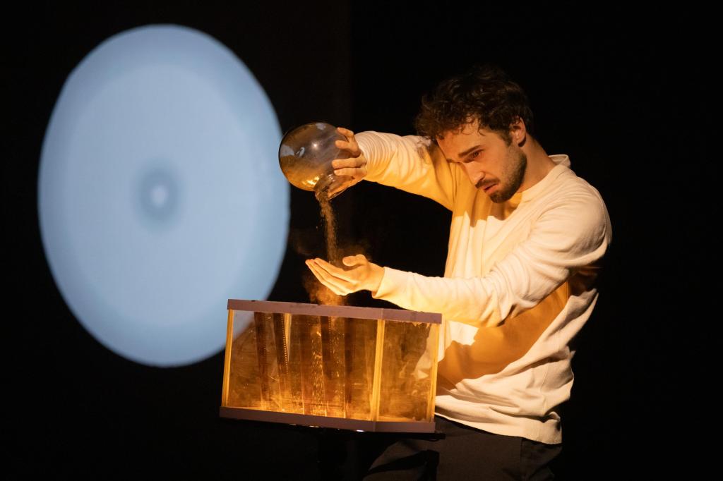 LA NOCHE SE VUELVE DANZA EN LUCIÉRNAGAS PARA LA&nbsp;OSCURIDAD